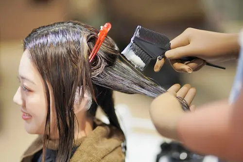 ダメージを抑えた“大人のパーマ&カラー